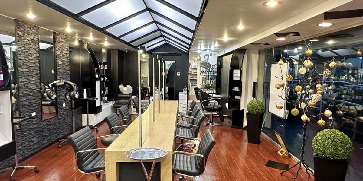 Hervé Tauby - Gaviniès - Barbier Bordeaux - Photo de couverture - OneBooking