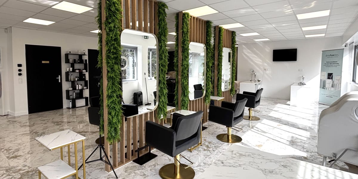 Leslie Hairstylist - Coiffure Villeneuve-Loubet - Photo de couverture - OneBooking