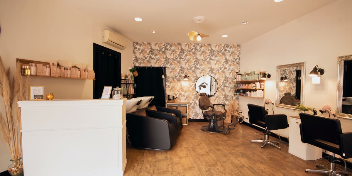 Le P'tit Salon - Onglerie Saumur - Photo de couverture - OneBooking