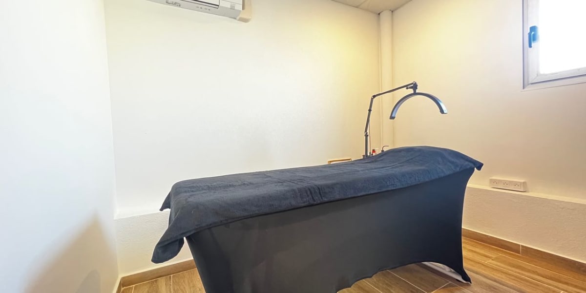 Sinaye GUILBERT - Institut de beauté Saint-Mitre-les-Remparts - Photo de couverture - OneBooking