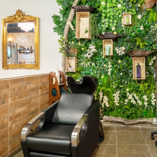 Versailles - Coiffure Villeneuve-Loubet - Versailles - Photo Galerie - OneBooking