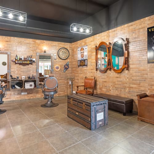 Versailles - Coiffure Villeneuve-Loubet - Versailles - Photo Galerie - OneBooking