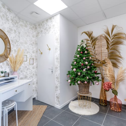 Institut Naguia - Just Beauty - Coiffure Saint-Paul-Trois-Châteaux - Institut Naguia - Just Beauty - Photo Galerie - OneBooking