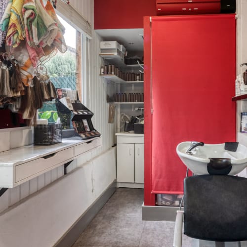 INNOV'COIFFURE - Salon. Institut Capillaire. Studio de Dermographie Capillaire - Institut de beauté Agen - INNOV'COIFFURE - Salon. Institut Capillaire. Studio de Dermographie Capillaire - Photo Galerie - OneBooking