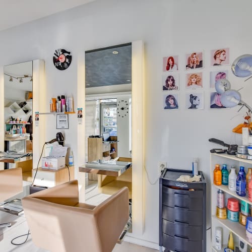N'R Coiffure Unis dans l'élégance - Coiffure Toulouse - N'R Coiffure Unis dans l'élégance - Photo Galerie - OneBooking