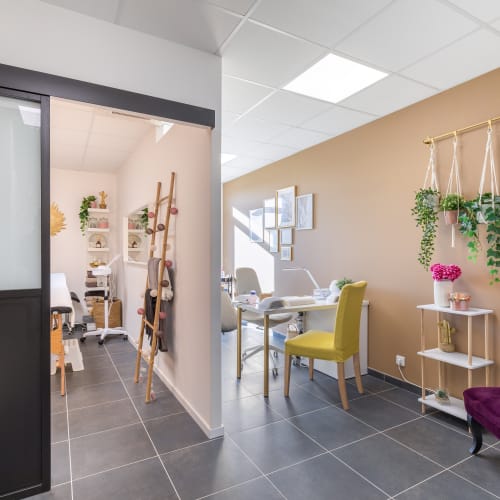 Institut Naguia - Just Beauty - Coiffure Saint-Paul-Trois-Châteaux - Institut Naguia - Just Beauty - Photo Galerie - OneBooking