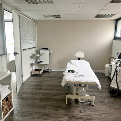 M2Care - Sourcils & cils Mérignac - M2Care - Photo Galerie - OneBooking