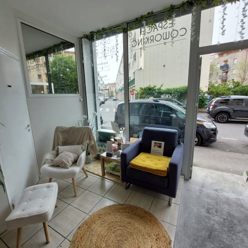 IRIS Massage Thai - Sourcils & cils Aubagne - IRIS Massage Thai - Photo Galerie - OneBooking