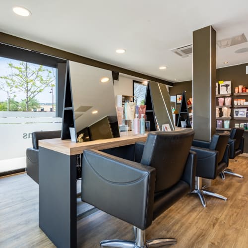 Salon Karine Mazzelli - Coiffure La Ciotat - Salon Karine Mazzelli - Photo Galerie - OneBooking