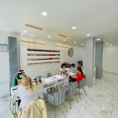 ISSY’S NAILBAR - Sourcils & cils Issy-les-Moulineaux - ISSY’S NAILBAR - Photo Galerie - OneBooking