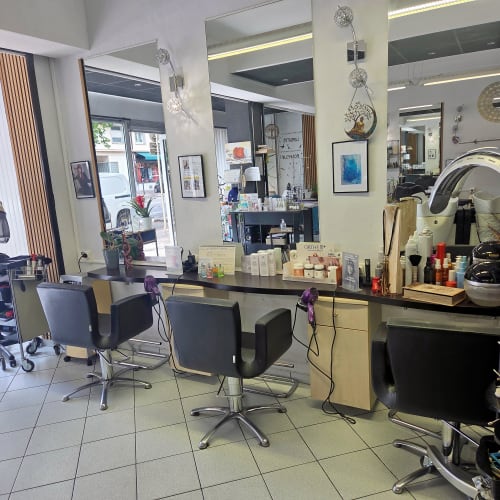 Rodger’s coiffure - Sourcils & cils Annecy - Rodger’s coiffure - Photo Galerie - OneBooking