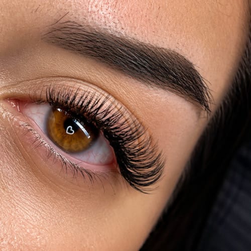 MAISON DIVINE - Sourcils & cils Le Mans - MAISON DIVINE - Photo Galerie - OneBooking