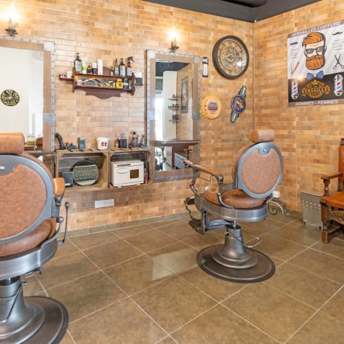 Versailles - Coiffure Villeneuve-Loubet - Versailles - Photo Galerie - OneBooking