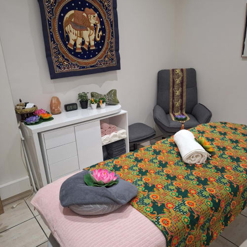 IRIS Massage Thai - Sourcils & cils Aubagne - IRIS Massage Thai - Photo Galerie - OneBooking