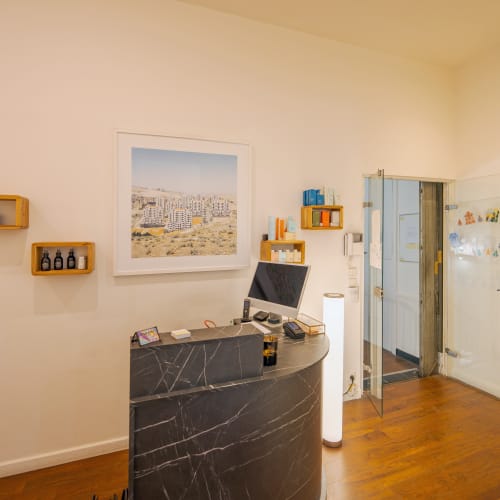 JULIE MERIAN COLORISTE - Coiffure Marseille - JULIE MERIAN COLORISTE - Photo Galerie - OneBooking