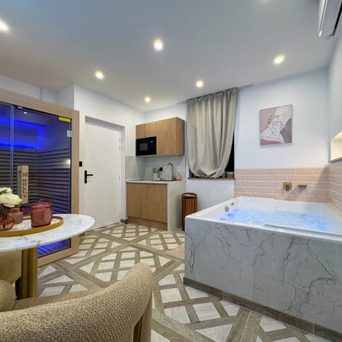 Jacuzzi Spa Privatif l’Hermitage - Spa Dijon - Jacuzzi Spa Privatif l’Hermitage - Photo Galerie - OneBooking
