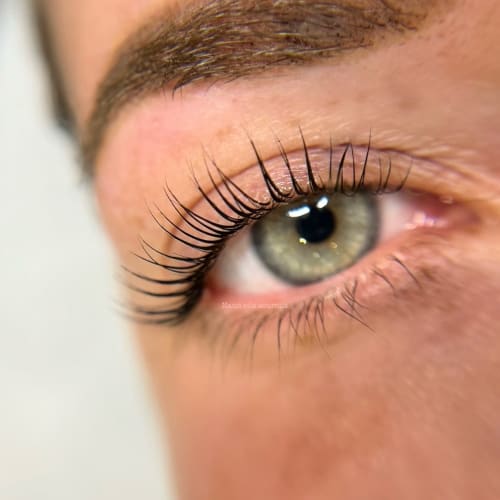 Nano cils-sourcils - Épilation Aix-les-Bains - Nano cils-sourcils - Photo Galerie - OneBooking