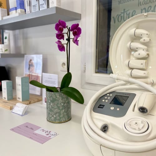 Élodie Holistic Beauty - Onglerie Biot - Élodie Holistic Beauty - Photo Galerie - OneBooking