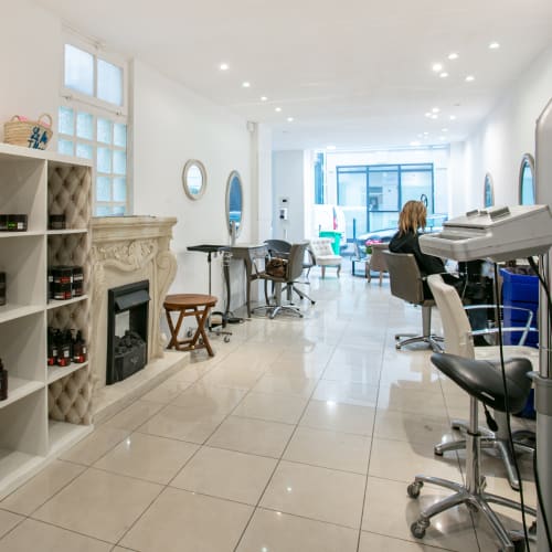 Hôtesse de l’Hair Institut - Coiffure Paris - Hôtesse de l’Hair Institut - Photo Galerie - OneBooking