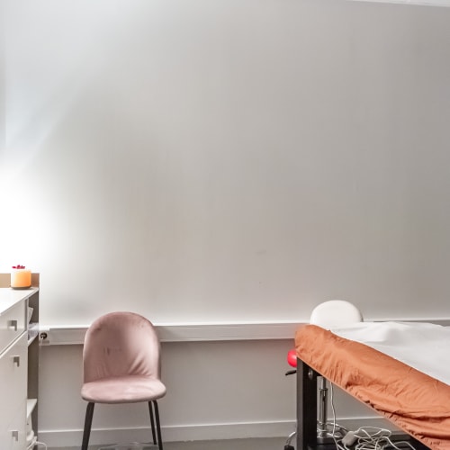 EB Esthétique Coiffure et Formation - Onglerie Clermont-Ferrand - EB Esthétique Coiffure et Formation - Photo Galerie - OneBooking