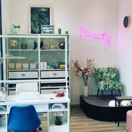 Maelle ongles et beauté - Coiffure Trets - Maelle ongles et beauté - Photo Galerie - OneBooking