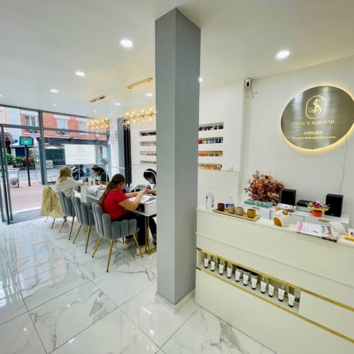 ISSY’S NAILBAR - Sourcils & cils Issy-les-Moulineaux - ISSY’S NAILBAR - Photo Galerie - OneBooking