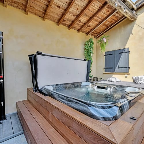 La Vermeillade Suites & SPAs - Massage Congénies - La Vermeillade Suites & SPAs - Photo Galerie - OneBooking