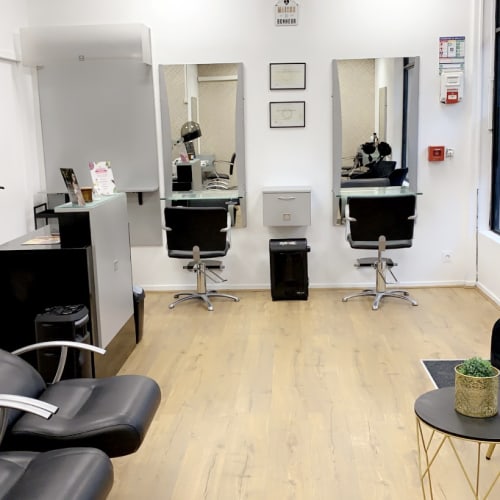 KLK Coiffure & Esthétique - Sourcils & cils Saint-Priest - KLK Coiffure & Esthétique - Photo Galerie - OneBooking