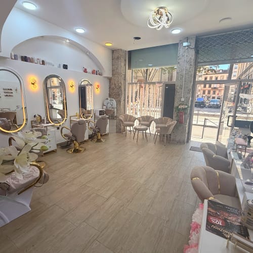 Golden Glow - Onglerie Lyon - Golden Glow - Photo Galerie - OneBooking