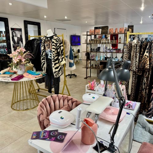 Aux Folies de Carine | NOUVEAUTÉ HEAD SPA - Sourcils & cils Grasse - Aux Folies de Carine | NOUVEAUTÉ HEAD SPA - Photo Galerie - OneBooking
