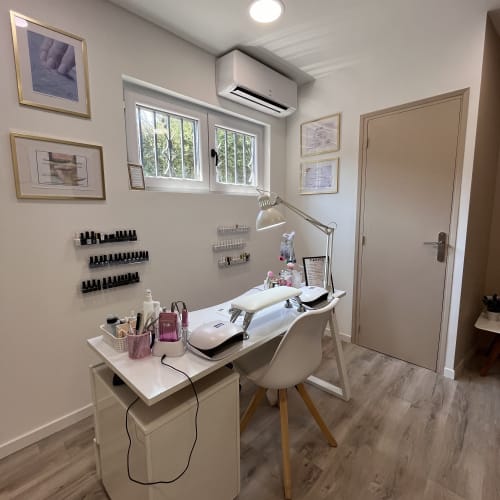 Salon de Coiffure Sabrina - Atelier de Léa - Sourcils & cils Grasse - Salon de Coiffure Sabrina - Atelier de Léa - Photo Galerie - OneBooking