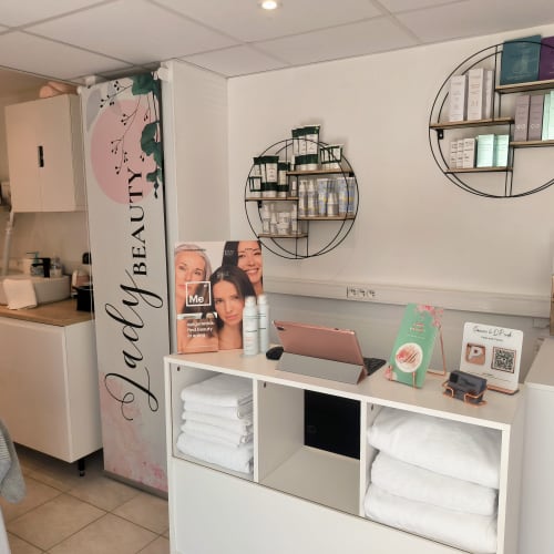 Lady Beauty | Soins visage & corps | Cosmelan Expert | Massage | Pressotherapie - Sourcils & cils Nice - Lady Beauty | Soins visage & corps | Cosmelan Expert | Massage | Pressotherapie - Photo Galerie - OneBooking
