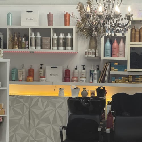 Lyna Beauty Cosmetic ( x Milli Nails 83) - Coiffure Toulon - Lyna Beauty Cosmetic ( x Milli Nails 83) - Photo Galerie - OneBooking