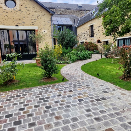 Domaine de BACHMAY - Sourcils & cils Laval - Domaine de BACHMAY - Photo Galerie - OneBooking