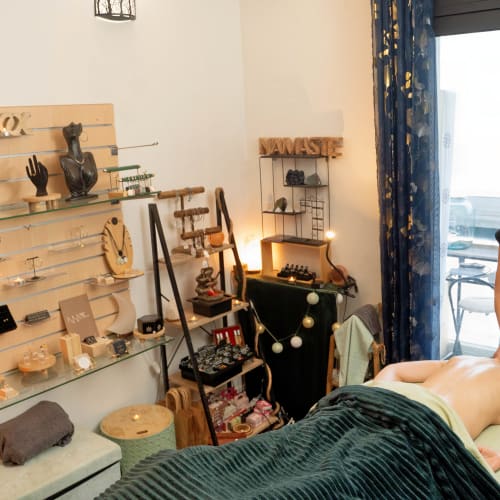Le monde de Flo - Énergéticienne & Masseuse - Sourcils & cils Hyères - Le monde de Flo - Énergéticienne & Masseuse - Photo Galerie - OneBooking