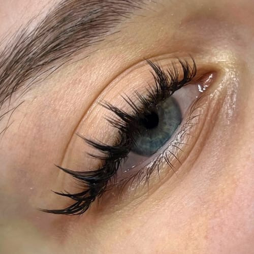Cam Lash - Sourcils & cils Bordeaux - Cam Lash - Photo Galerie - OneBooking