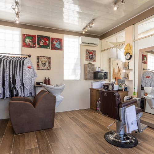 LA CAVERNE DU BARBIER - Coiffure Toulouse - LA CAVERNE DU BARBIER - Photo Galerie - OneBooking