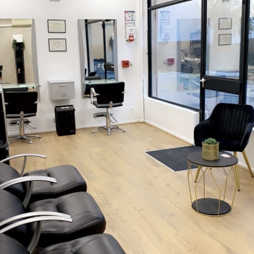 KLK Coiffure & Esthétique - Sourcils & cils Saint-Priest - KLK Coiffure & Esthétique - Photo Galerie - OneBooking