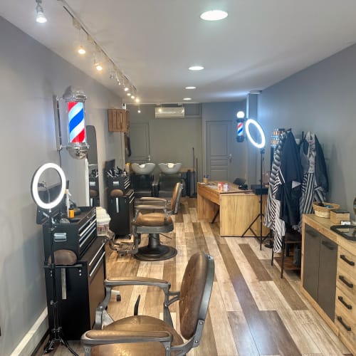 36 Avenue Barber - Barbier Le Grau-du-Roi - 36 Avenue Barber - Photo Galerie - OneBooking