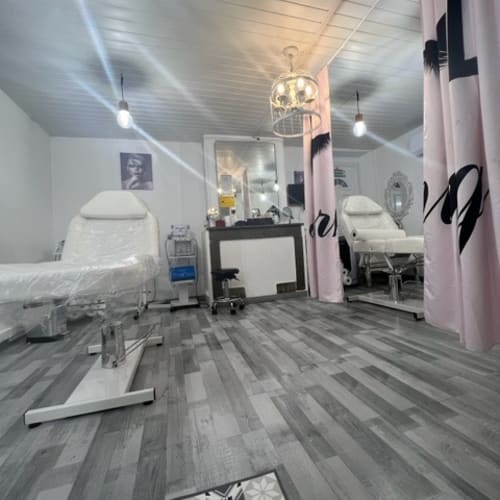Laïla Ongles - Coiffure Nîmes - Laïla Ongles - Photo Galerie - OneBooking