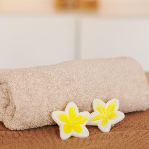 Pauline Holistic Massage - Sourcils & cils Nice - Pauline Holistic Massage - Photo Galerie - OneBooking
