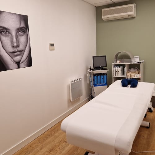 Dr Laure Brouard (médecine esthétique, injections, épilation laser, hydrafacial et cryolipolyse) - Sourcils & cils La Rochelle - Dr Laure Brouard (médecine esthétique, injections, épilation laser, hydrafacial et cryolipolyse) - Photo Galerie - OneBooking