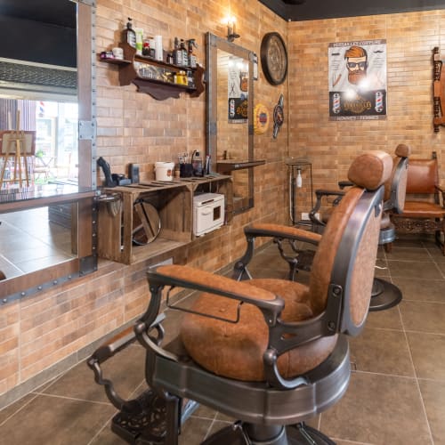 Versailles - Coiffure Villeneuve-Loubet - Versailles - Photo Galerie - OneBooking