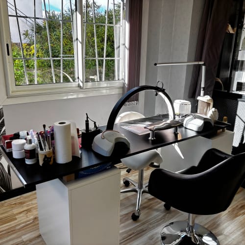 Ongles et Soins - Onglerie Saint-Raphaël - Ongles et Soins - Photo Galerie - OneBooking