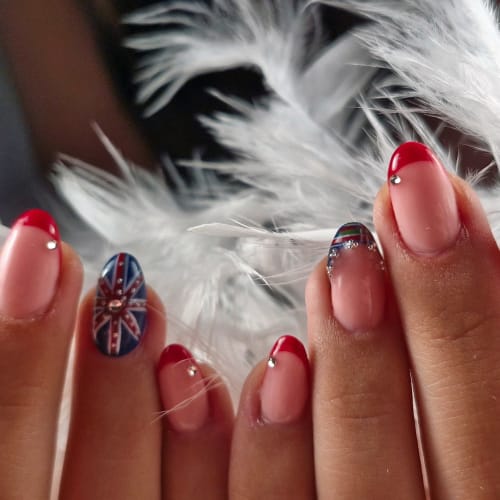 Laure Nail's 83 - Coiffure Toulon - Laure Nail's 83 - Photo Galerie - OneBooking