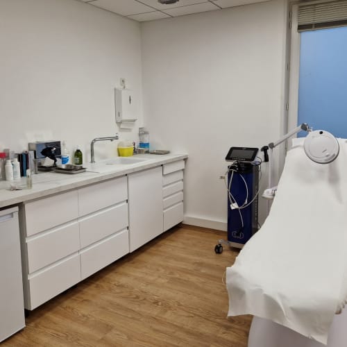 Dr Laure Brouard (médecine esthétique, injections, épilation laser, hydrafacial et cryolipolyse) - Sourcils & cils La Rochelle - Dr Laure Brouard (médecine esthétique, injections, épilation laser, hydrafacial et cryolipolyse) - Photo Galerie - OneBooking