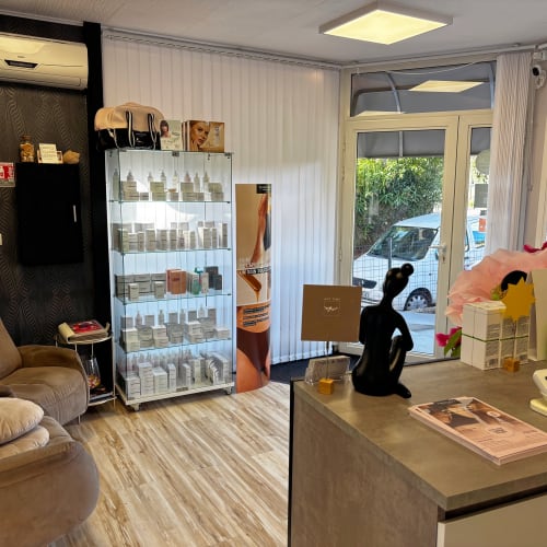 Ongles et Soins - Onglerie Saint-Raphaël - Ongles et Soins - Photo Galerie - OneBooking