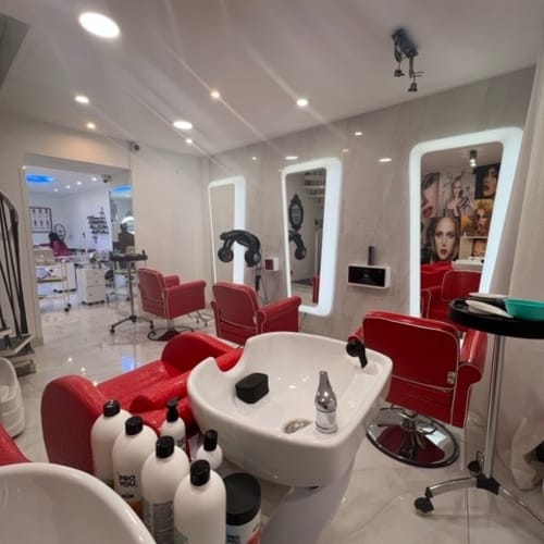 Laïla Ongles - Coiffure Nîmes - Laïla Ongles - Photo Galerie - OneBooking