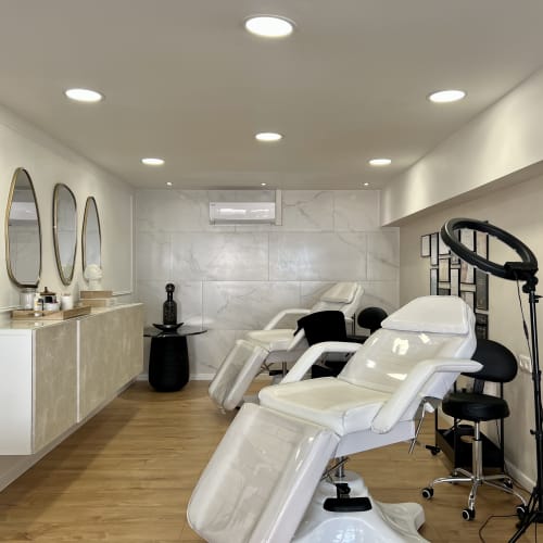 Sh Beauty Clinic - épilation laser - détatouage - microblading - candy lips - Coiffure Toulon - Sh Beauty Clinic - épilation laser - détatouage - microblading - candy lips - Photo Galerie - OneBooking