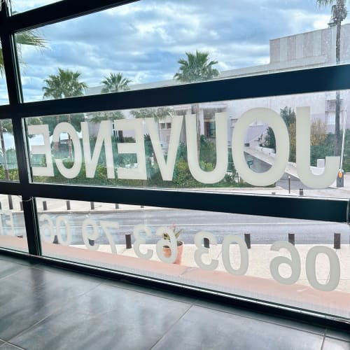 Jouvence - JET PEEL - LED PHOTOBIOMODULATION - RADIOFRÉQUENCE - ULTRASONS DE CAVITATION - ÉLECTROSTIMULATION - ÉPILATION DÉFINITIVE - BLANCHIMENT DENTAIRE - Coiffure Bandol - Jouvence - JET PEEL - LED PHOTOBIOMODULATION - RADIOFRÉQUENCE - ULTRASONS DE CAVITATION - ÉLECTROSTIMULATION - ÉPILATION DÉFINITIVE - BLANCHIMENT DENTAIRE - Photo Galerie - OneBooking